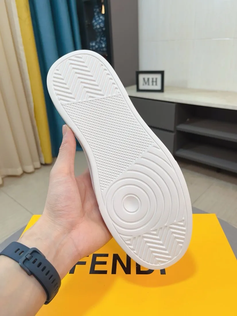 Men's Men's Shoes💰420🌹🌹[FENDI] Fendi's classic and comfortable men's, this complex sneaker is made of soft calfskin➕genuine leather lining➕original ultra-light rubber material with rough outsole. This unique and light style is suitable for the casual and refined sensibility of this season. It is comfortable and natural on the feet. It is an everyday style for casual travel in autumn and winter! 38/44